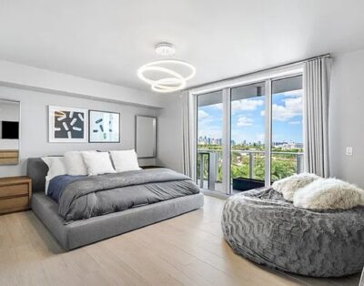 Condo with City Views Near Las Olas