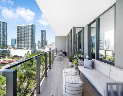 Stylish Condo with River Views in Brickell